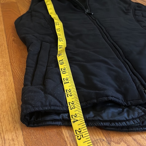 Dublin quilted riding vest with double rear vent with snaps. - Picture 9 of 9